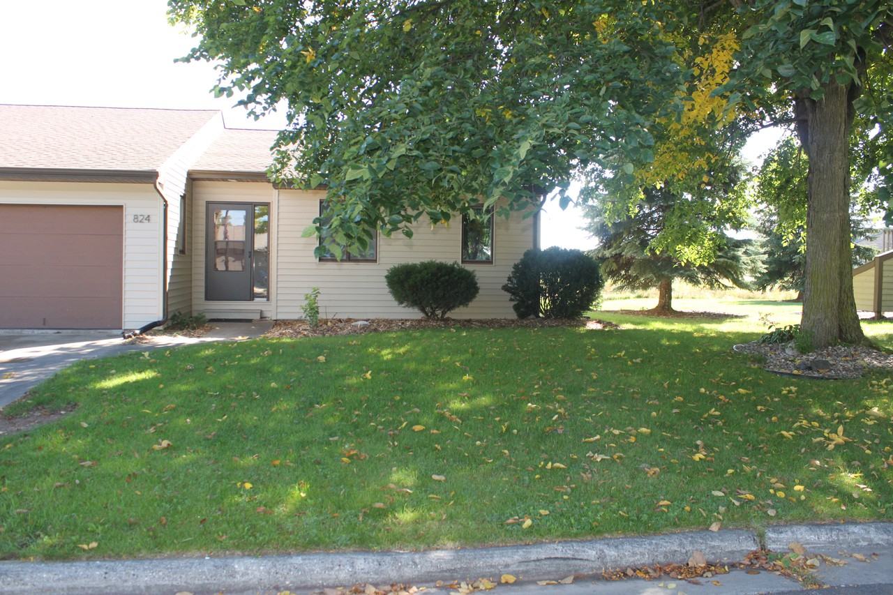 824 Manitowish Pl - Photo 2 of 6