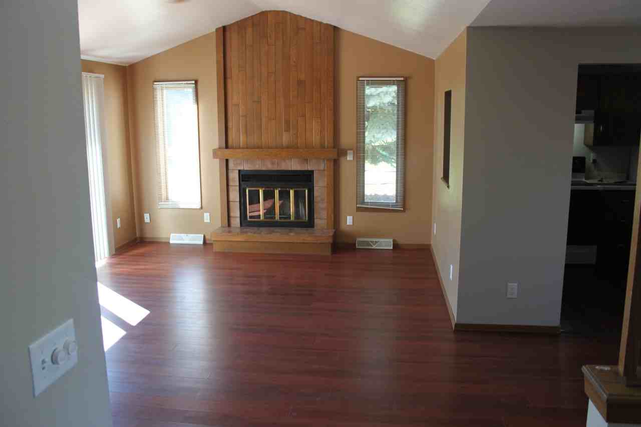 824 Manitowish Pl - Photo 3 of 6