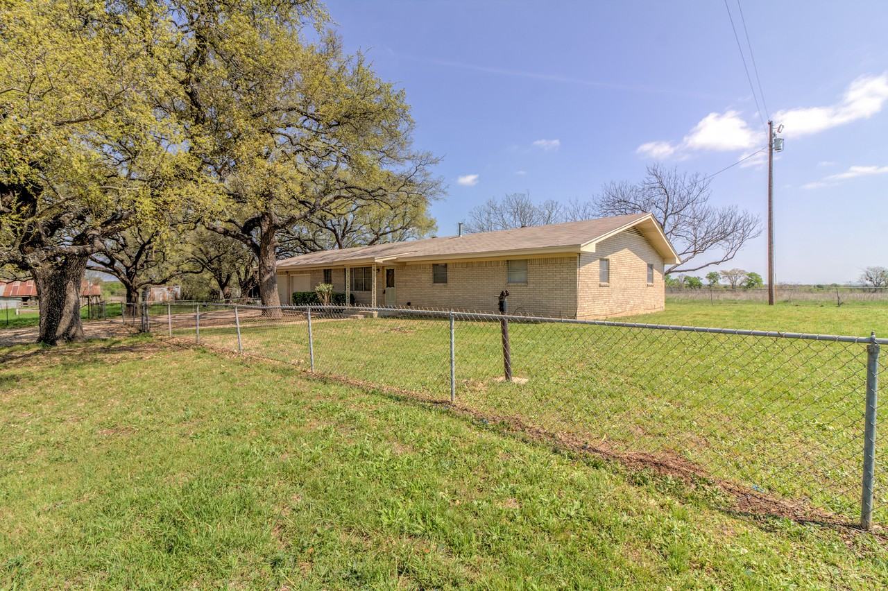 14930 Ranch Road 2338 - Photo 3 of 35