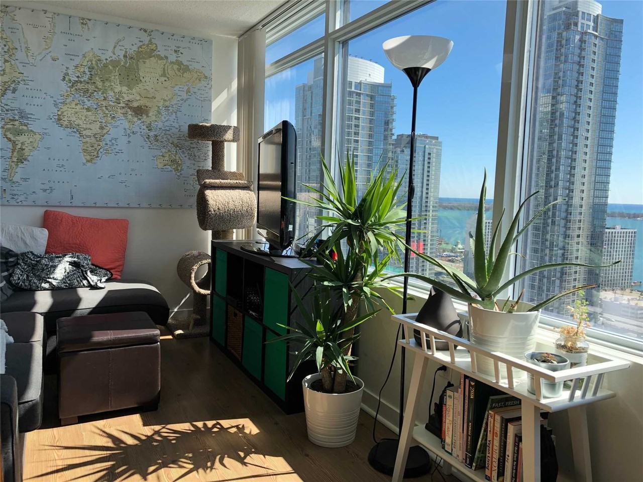 25 Telegram Mews #2909