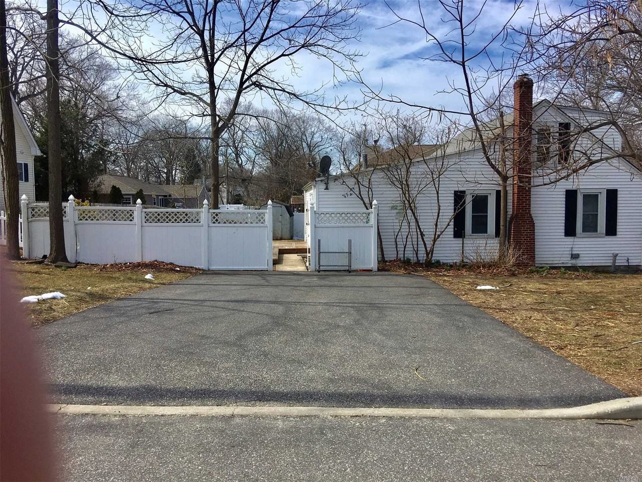 28 Woodland Dr - Photo 3 of 11