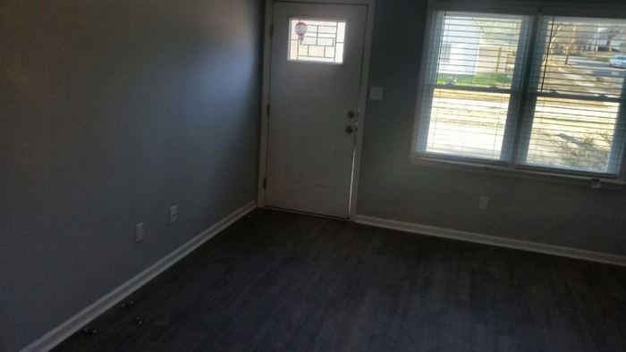 429 E Liberty St - Photo 3 of 5