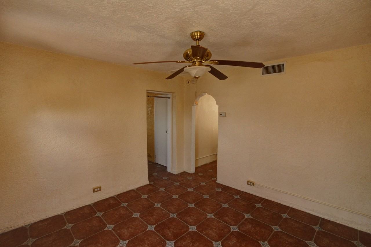 244 E Columbia St - Photo 3 of 7