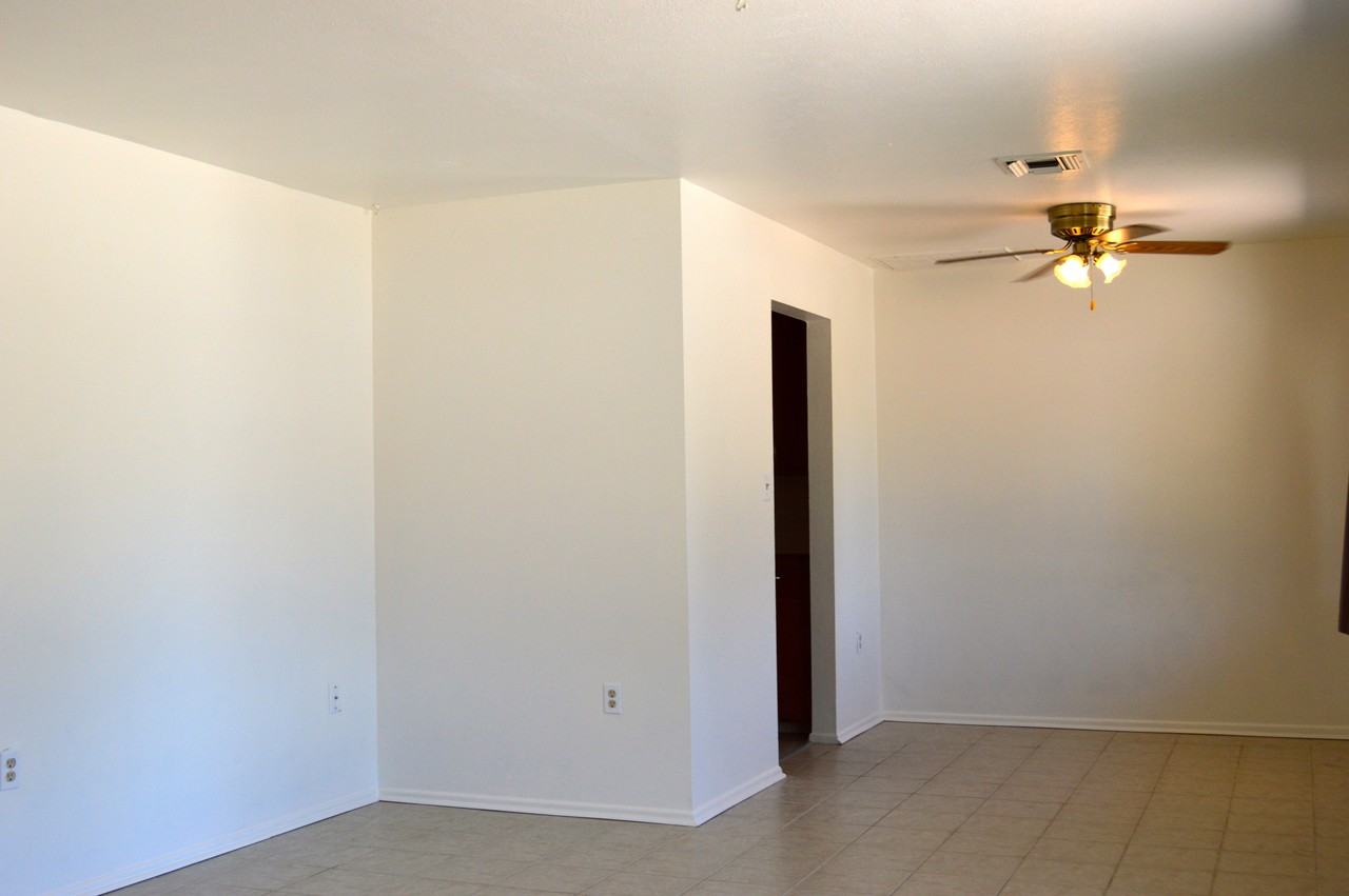 707 W 12th Pl - Photo 3 of 14