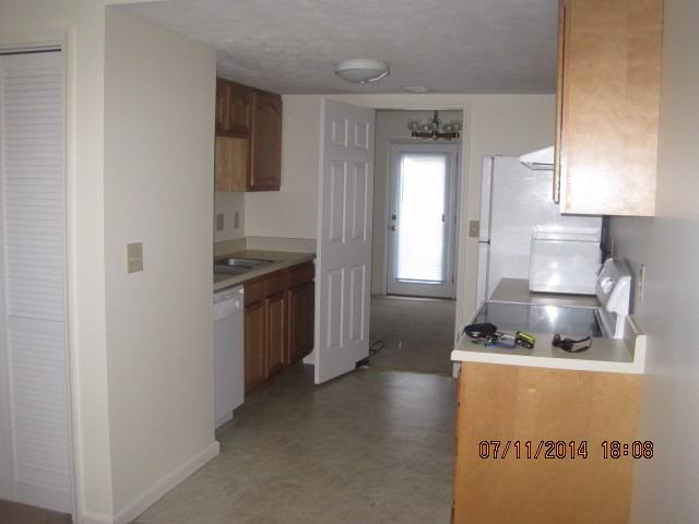 704 Fairway Dr - Photo 2 of 16