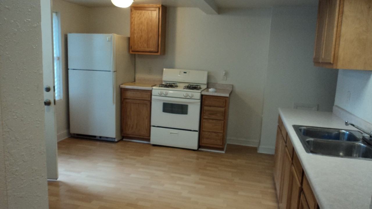 90 Isabel St E - Photo 3 of 8