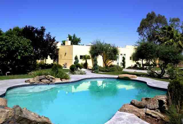 2484 E Birkhead Ave - Photo 2 of 15