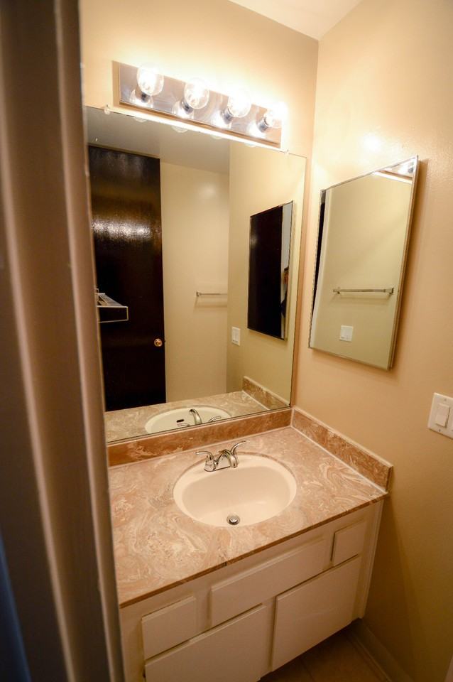 915 Shorepoint Court - Photo 2 of 6