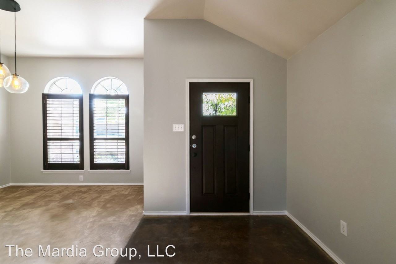 5212 Blackwood Dr - Photo 3 of 26