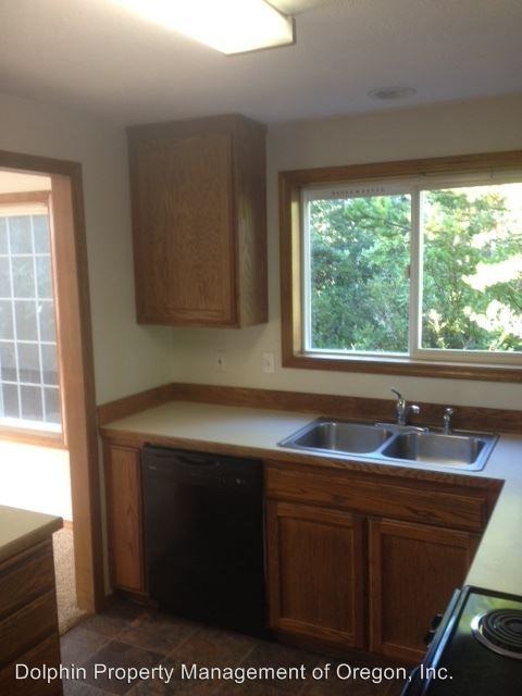 4933 Oceana Dr - Photo 3 of 8