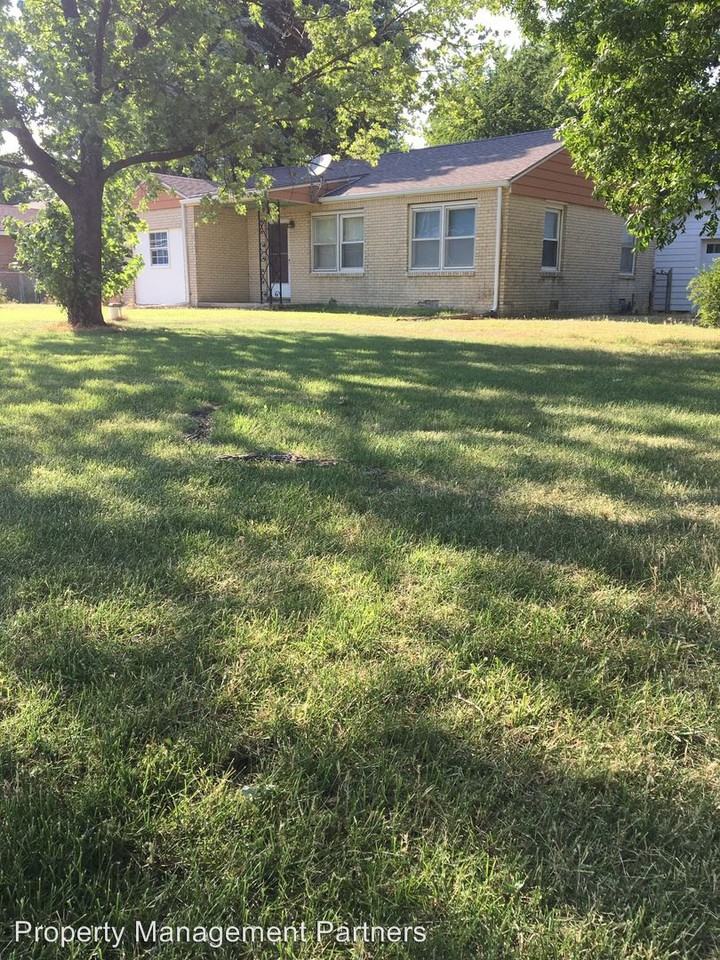 740 West 53rd St N - Photo 2 of 30