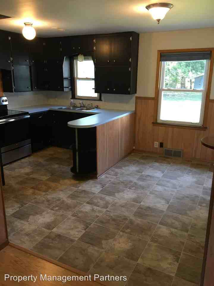 740 West 53rd St N - Photo 3 of 30