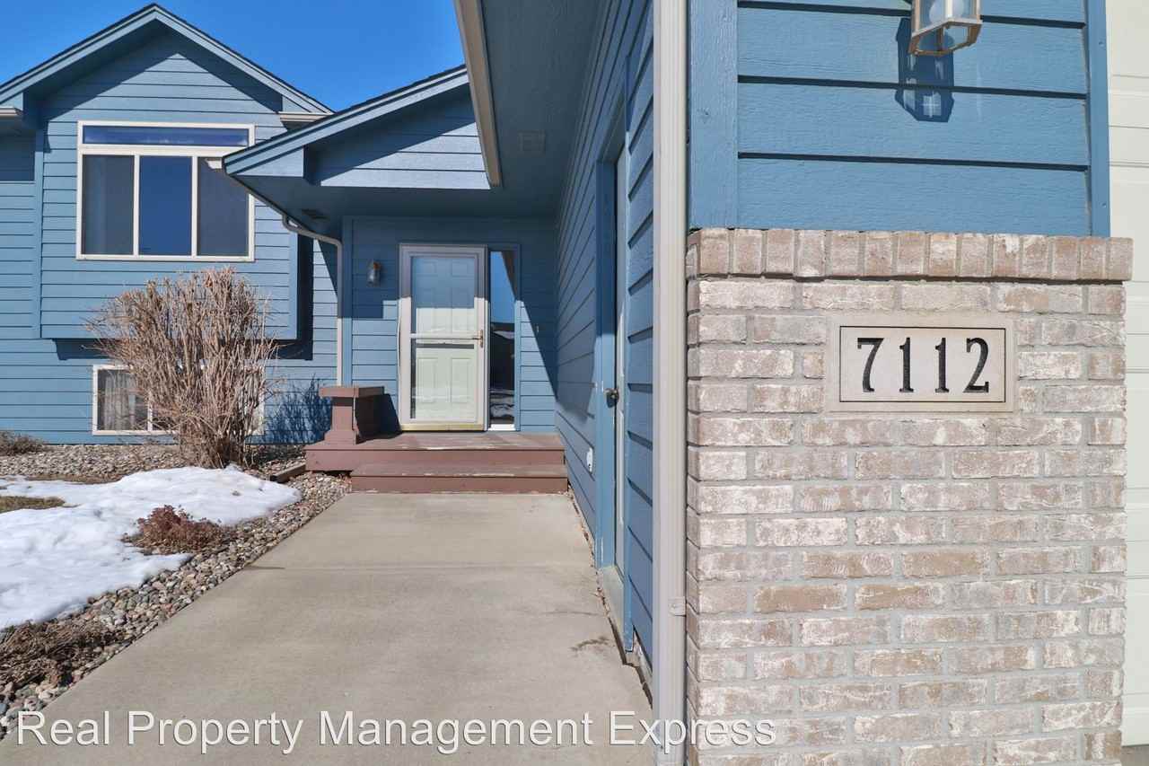 7112 W 53rd St - Photo 3 of 28