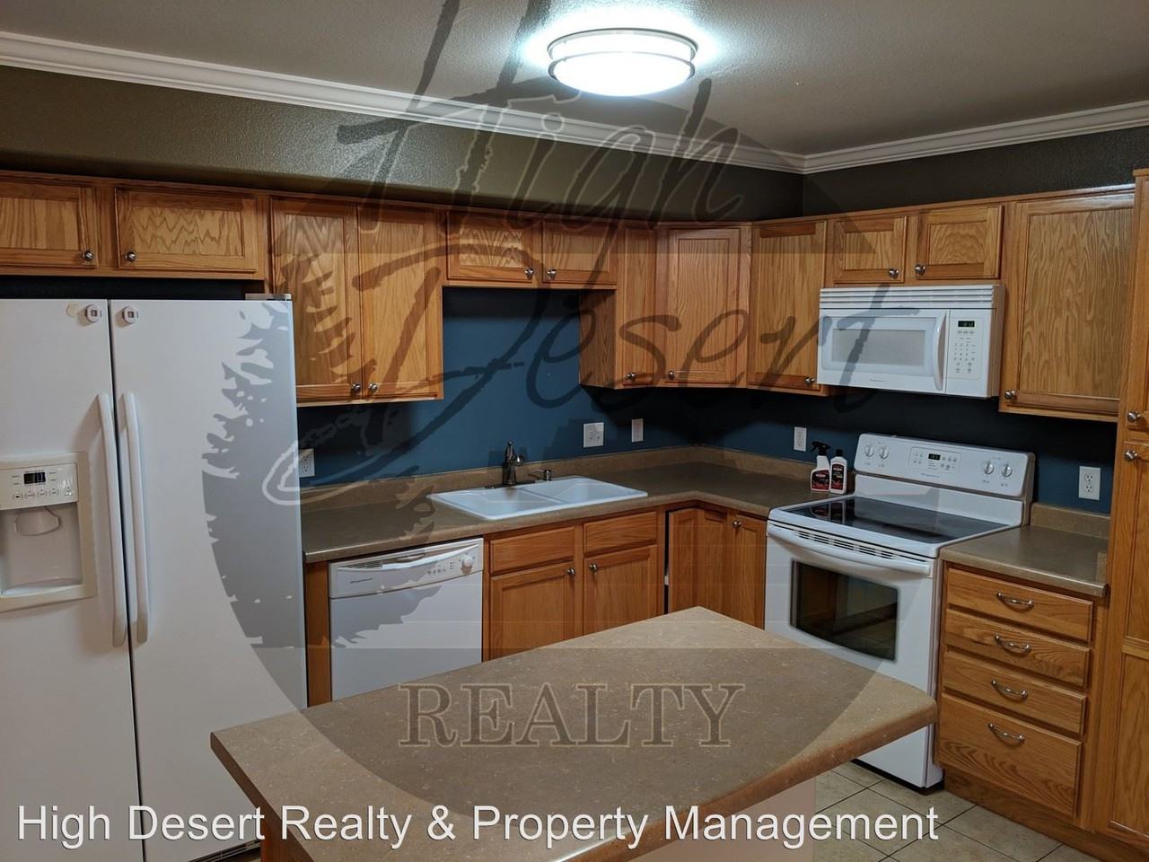 2451 1/2 Theresea Ln - Photo 2 of 9