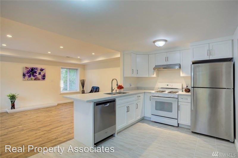 18318 9th Ave NE - Photo 3 of 26