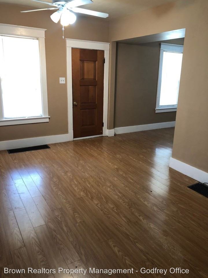 132 W 2nd St - Photo 2 of 8