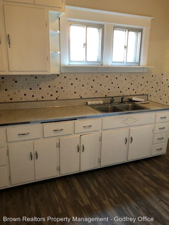 132 W 2nd St - Photo 3 of 8