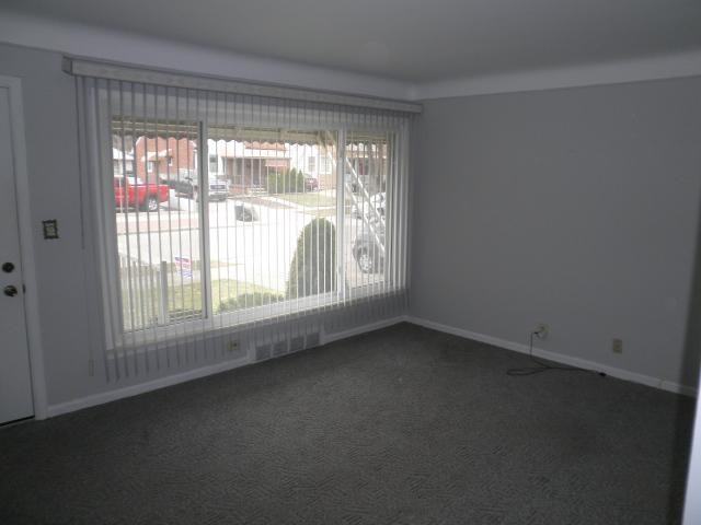 7573 Sterling St - Photo 3 of 15