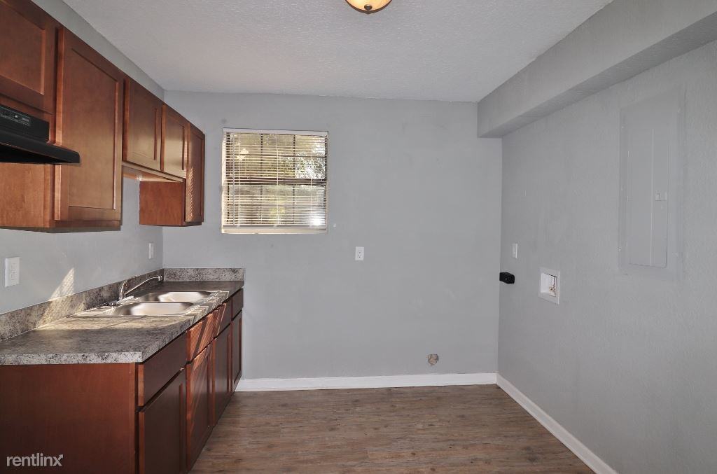 1491 W 5th St - Photo 3 of 6