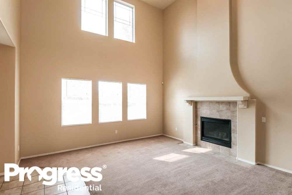 2564 E Del Rio Ct - Photo 2 of 16