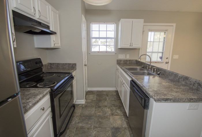 333 White Gables Dr - Photo 2 of 8