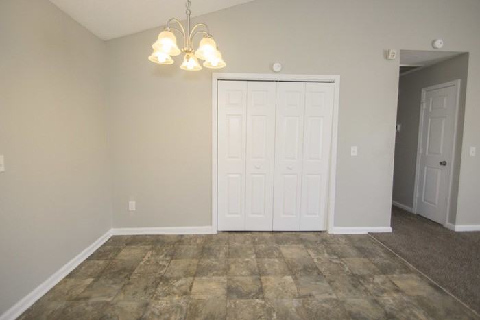 333 White Gables Dr - Photo 3 of 8