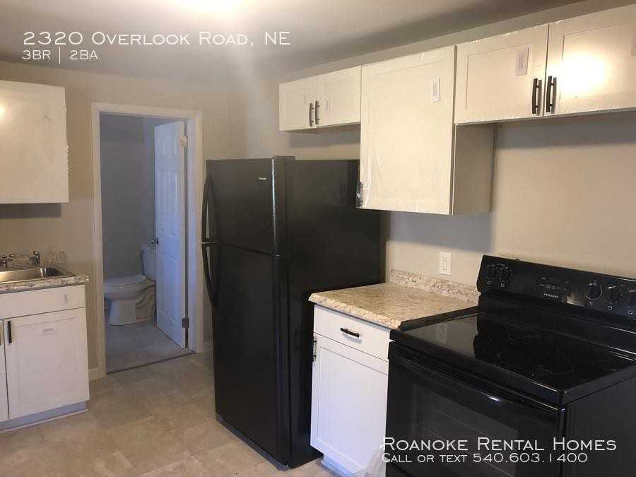 2320 Overlook Rd NE - Photo 2 of 10