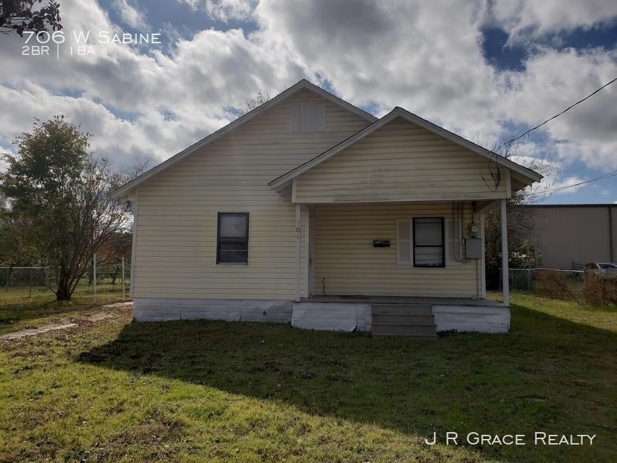 706 W Sabine St - Photo 2 of 13