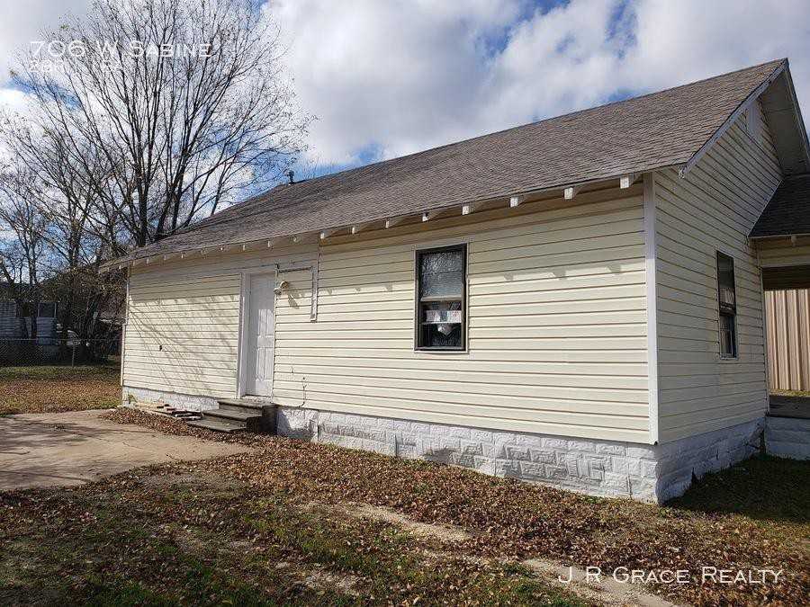 706 W Sabine St - Photo 3 of 13