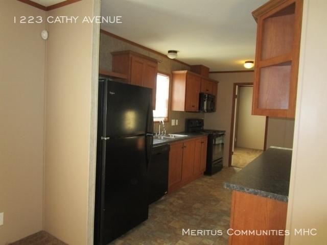 1223 NW Cathy Ave - Photo 2 of 13