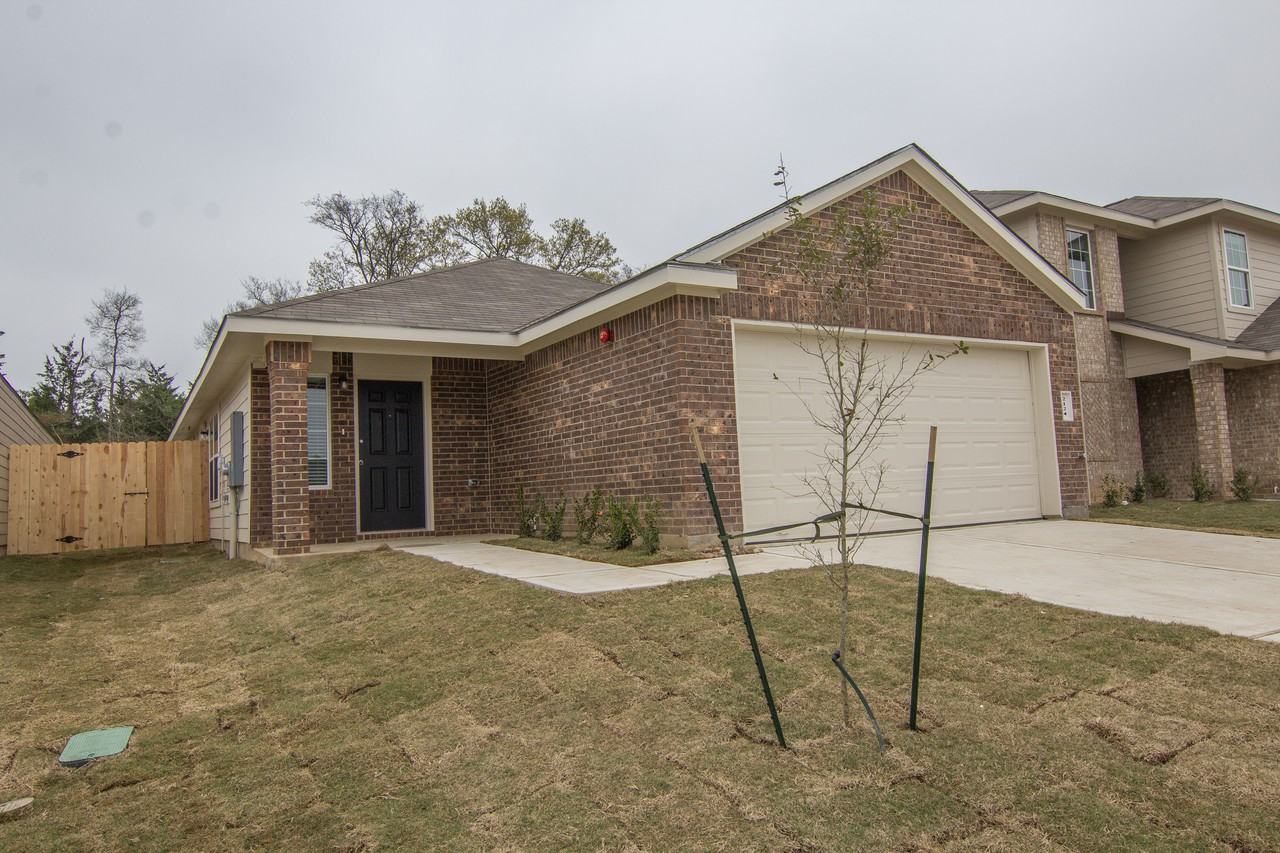 2124 Eastwood Ct - Photo 2 of 15