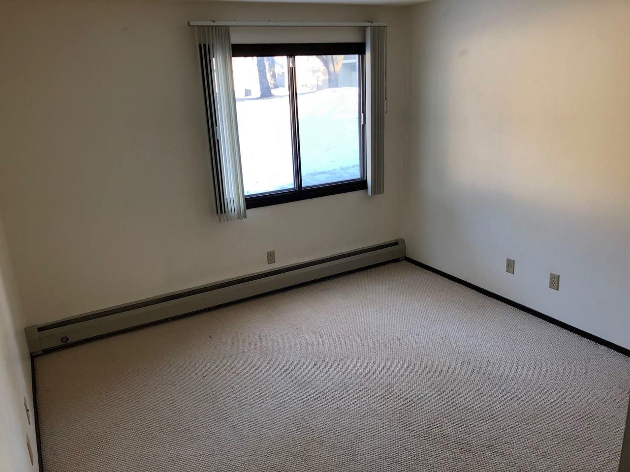 374 Lakeland Dr SE - Photo 3 of 6