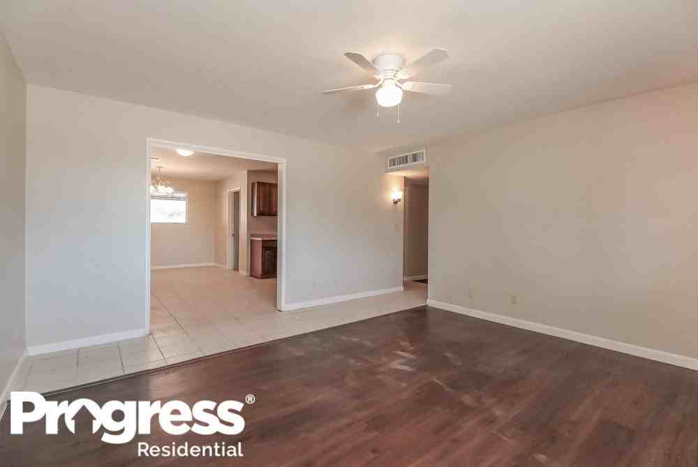 1544 E Clover - Photo 3 of 15