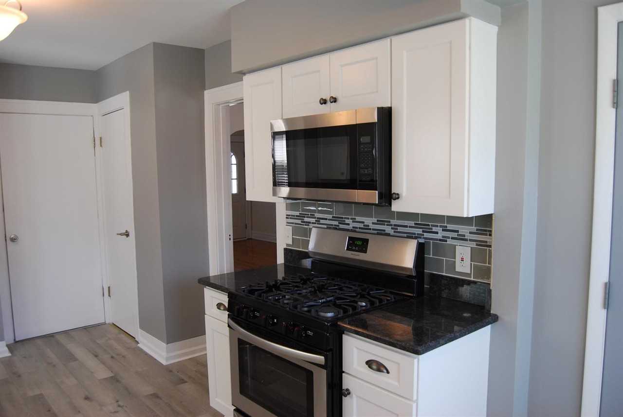 129 N Lafayette St - Photo 3 of 37