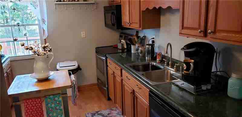 115 Bristol Ln - Photo 2 of 25