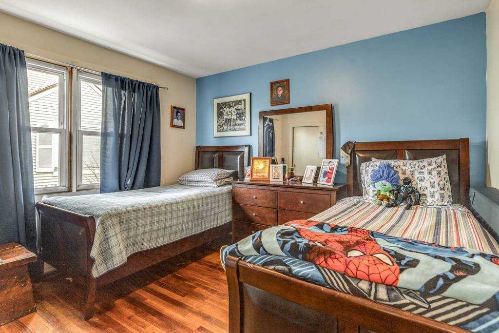 867 N Shore Rd - Photo 3 of 10