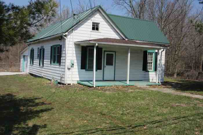 2302 IN-163 - Photo 2 of 20