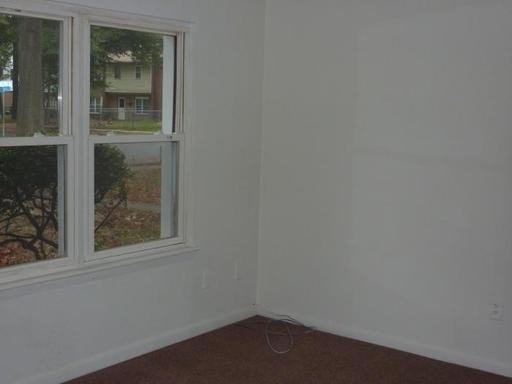 104 Bristol Ave - Photo 2 of 5