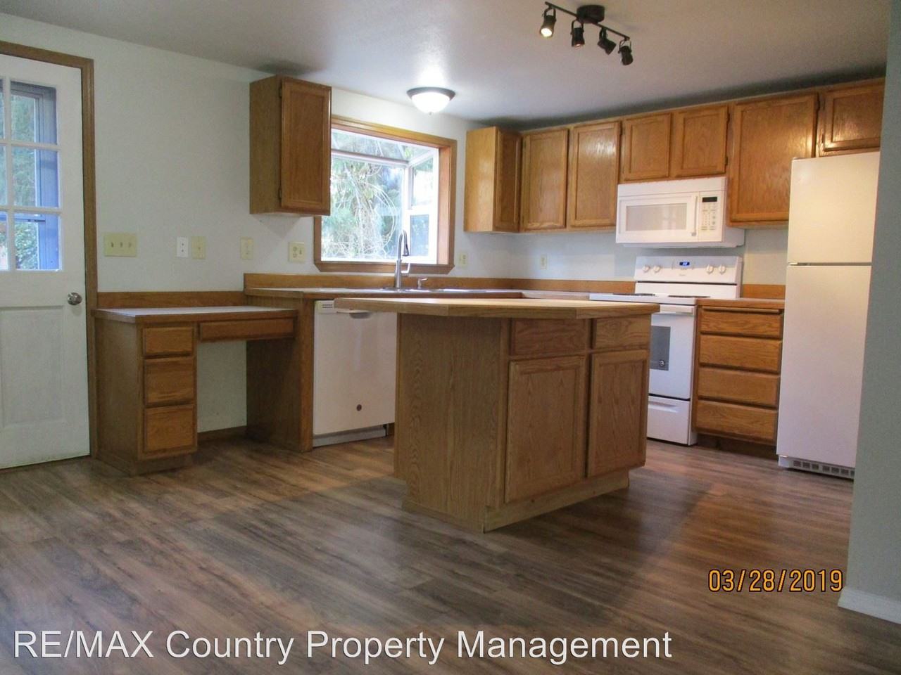 18545 Dynamite Dr SE - Photo 3 of 48