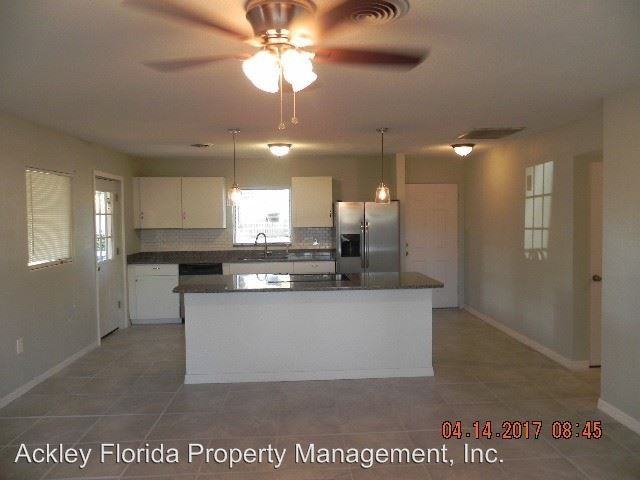 2335 Janet St - Photo 3 of 11