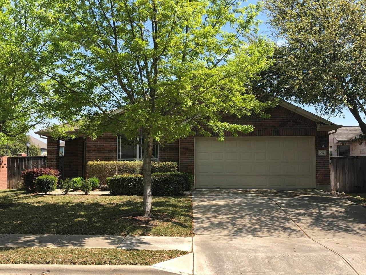 702 Bent Wood Pl - Photo 3 of 25