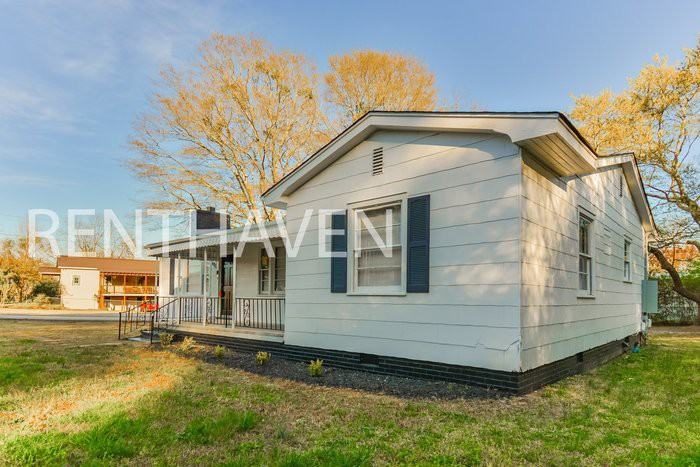 401 Belton Dr - Photo 3 of 21