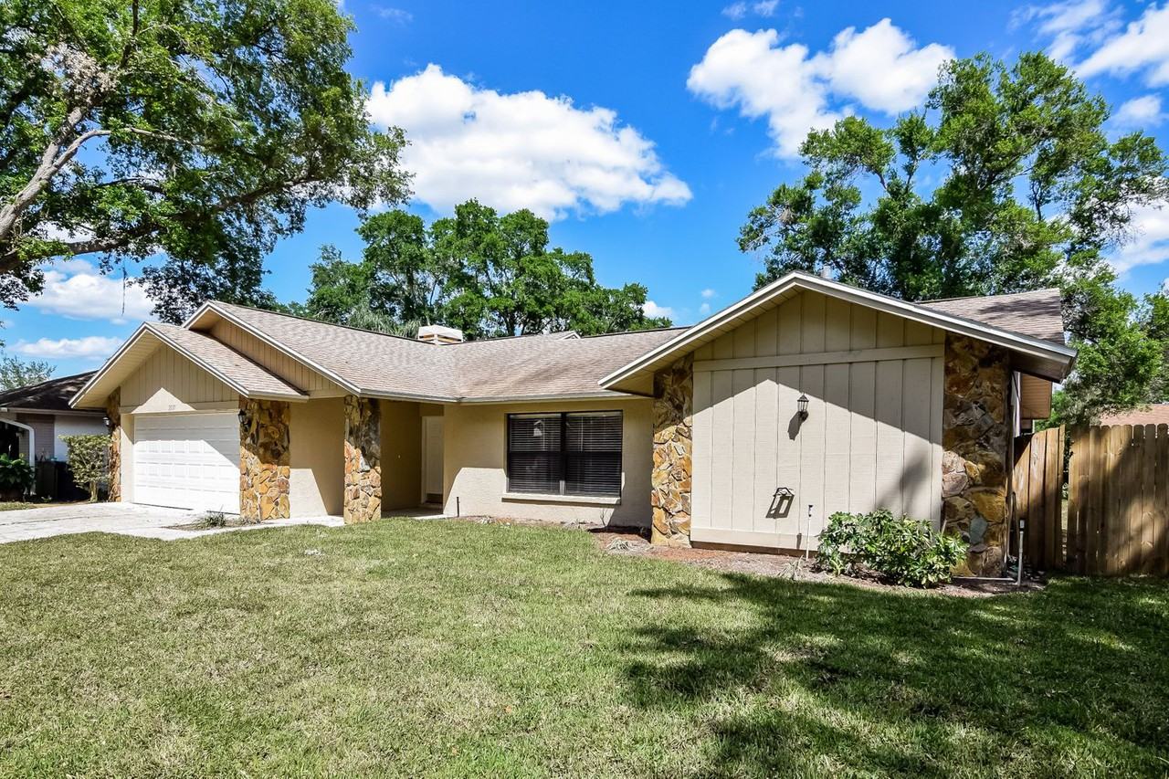 2537 Arborwood Dr - Photo 3 of 20