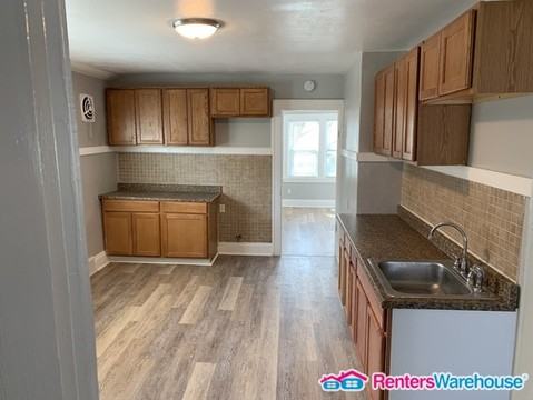 1202 S 36th St - Photo 3 of 10