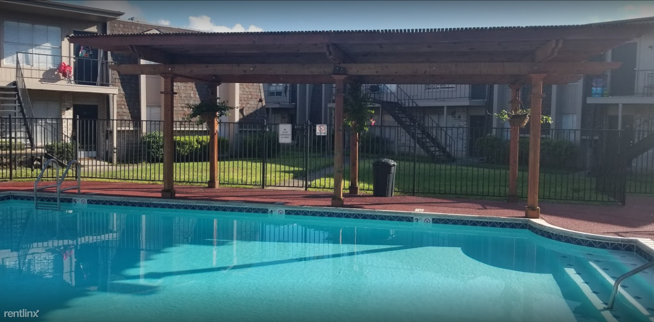 Oakwood Village Apartments - Photo 3 of 13