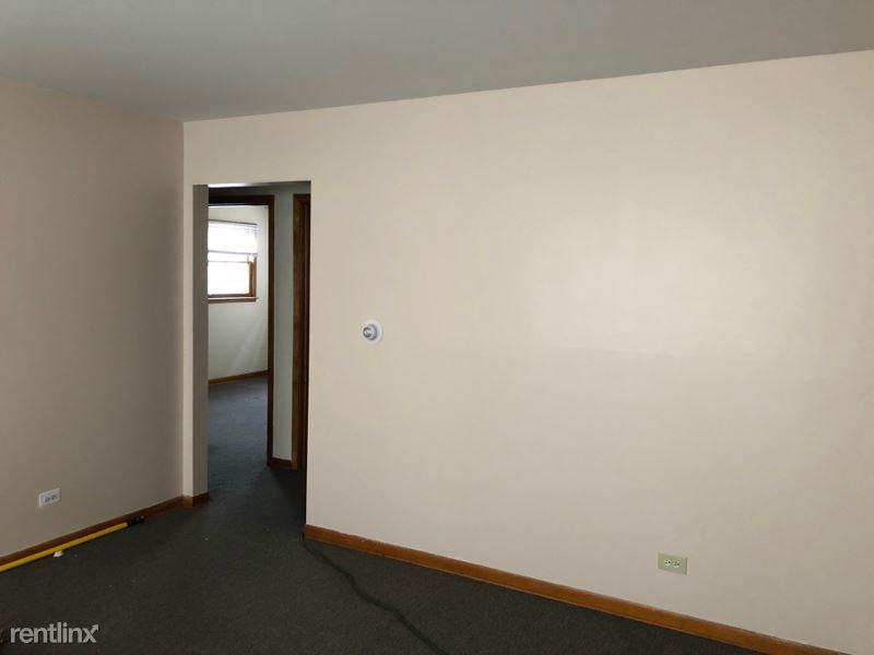 8140 W Smith Ln - Photo 2 of 9
