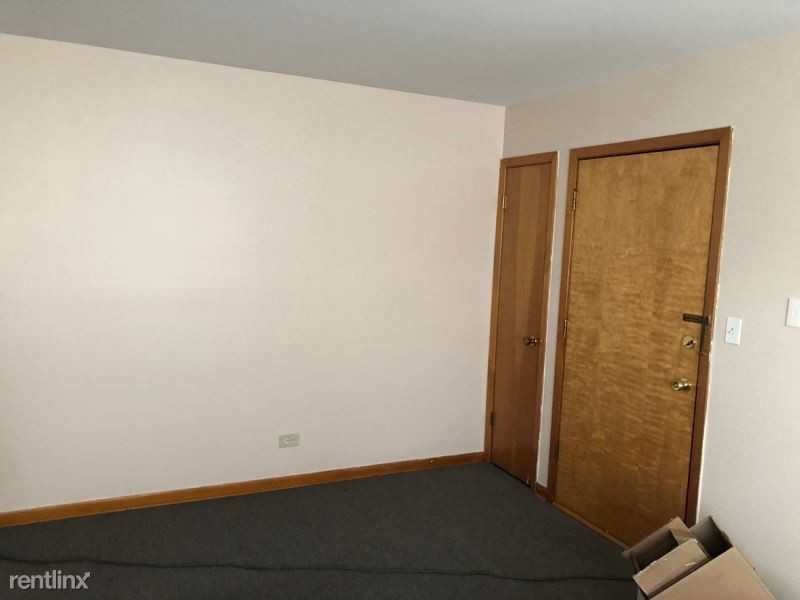 8140 W Smith Ln - Photo 3 of 9