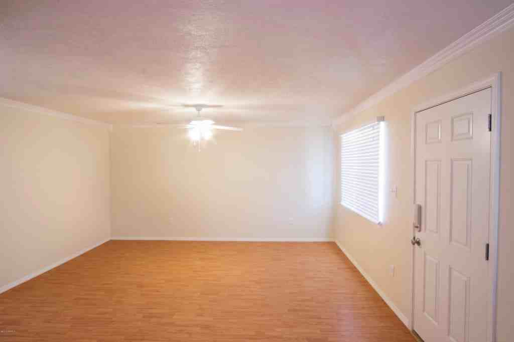 733 E Taylor St - Photo 3 of 10