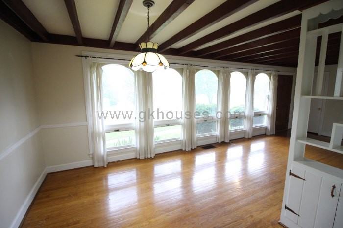 472 Manley Drive - Photo 2 of 23