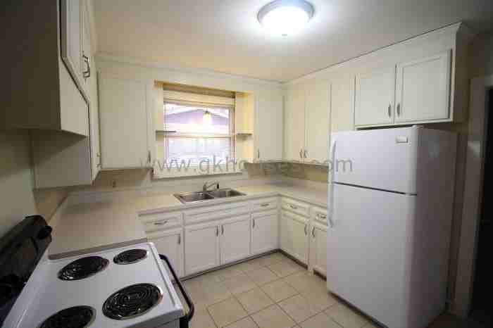 472 Manley Drive - Photo 3 of 23